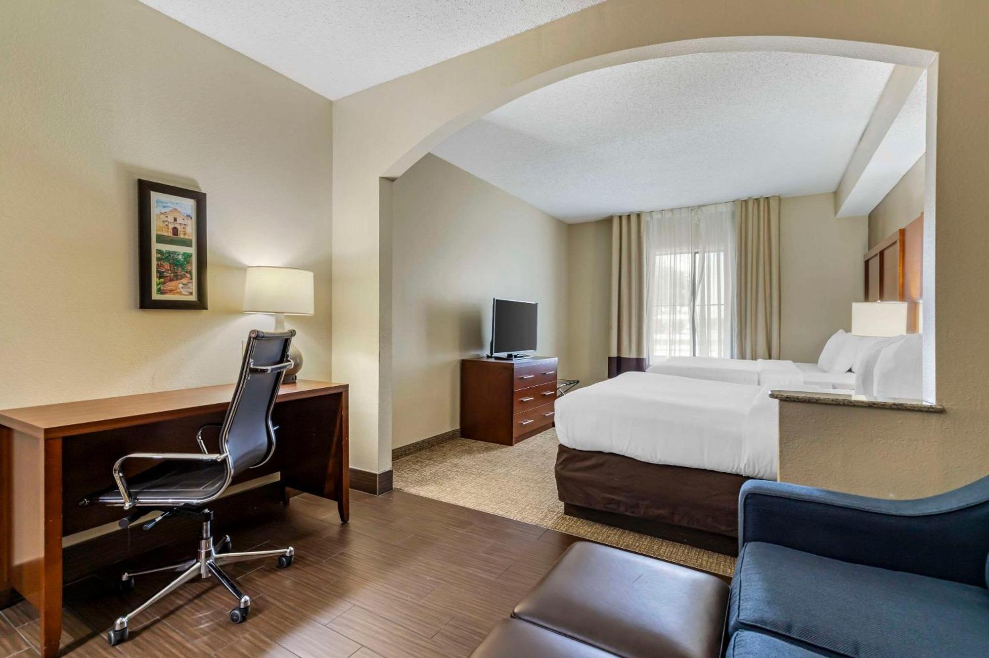 Comfort Inn & Suites Seguin Bagian luar foto