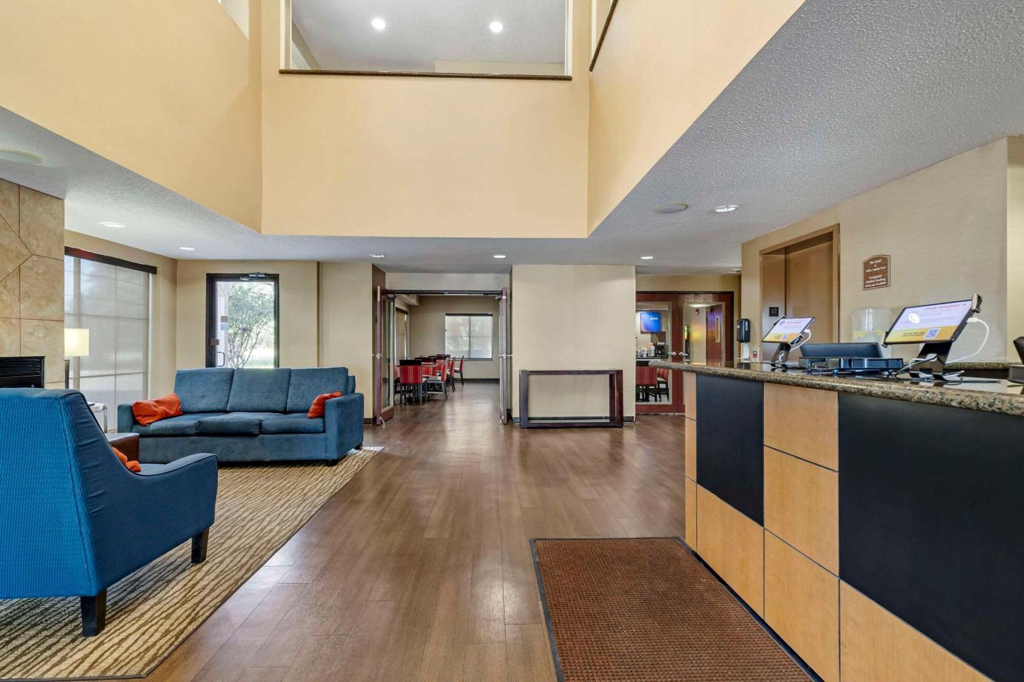Comfort Inn & Suites Seguin Bagian luar foto