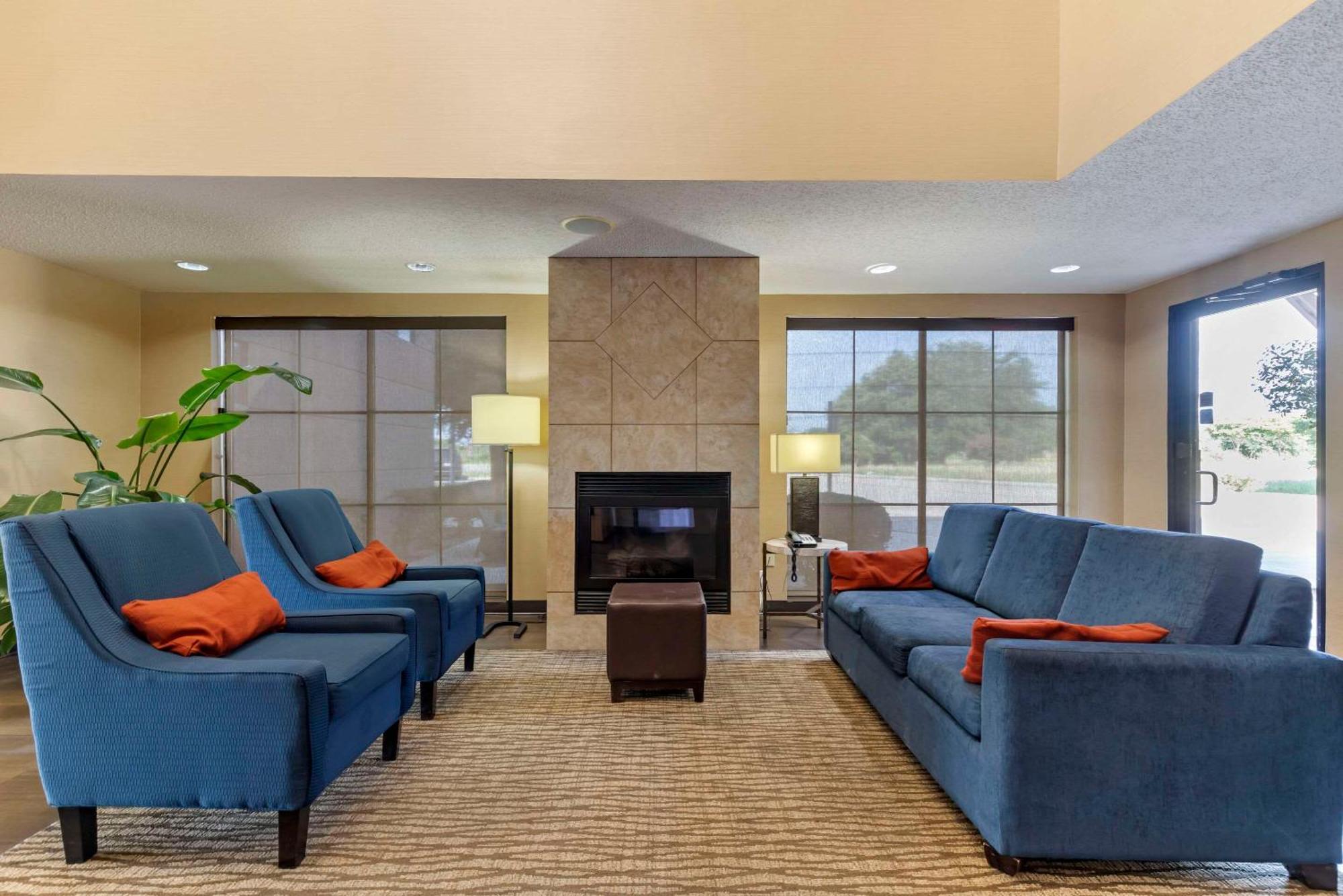 Comfort Inn & Suites Seguin Bagian luar foto